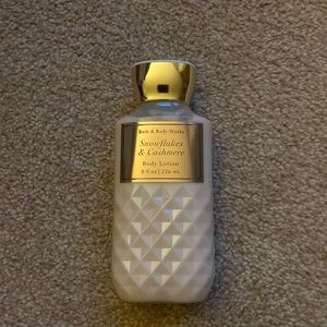 Snowflakes and Cashmere Body Lotion